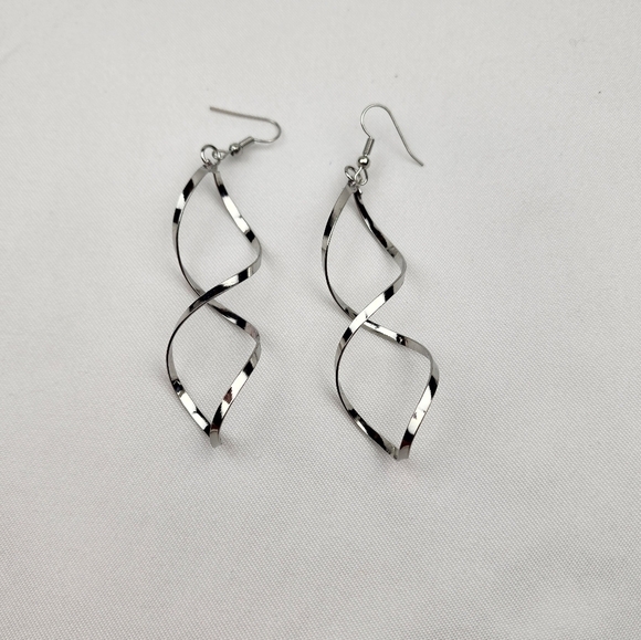 Trendy Spiral Pattern Hollow Dangle Fashion Earrings - Picture 3 of 6